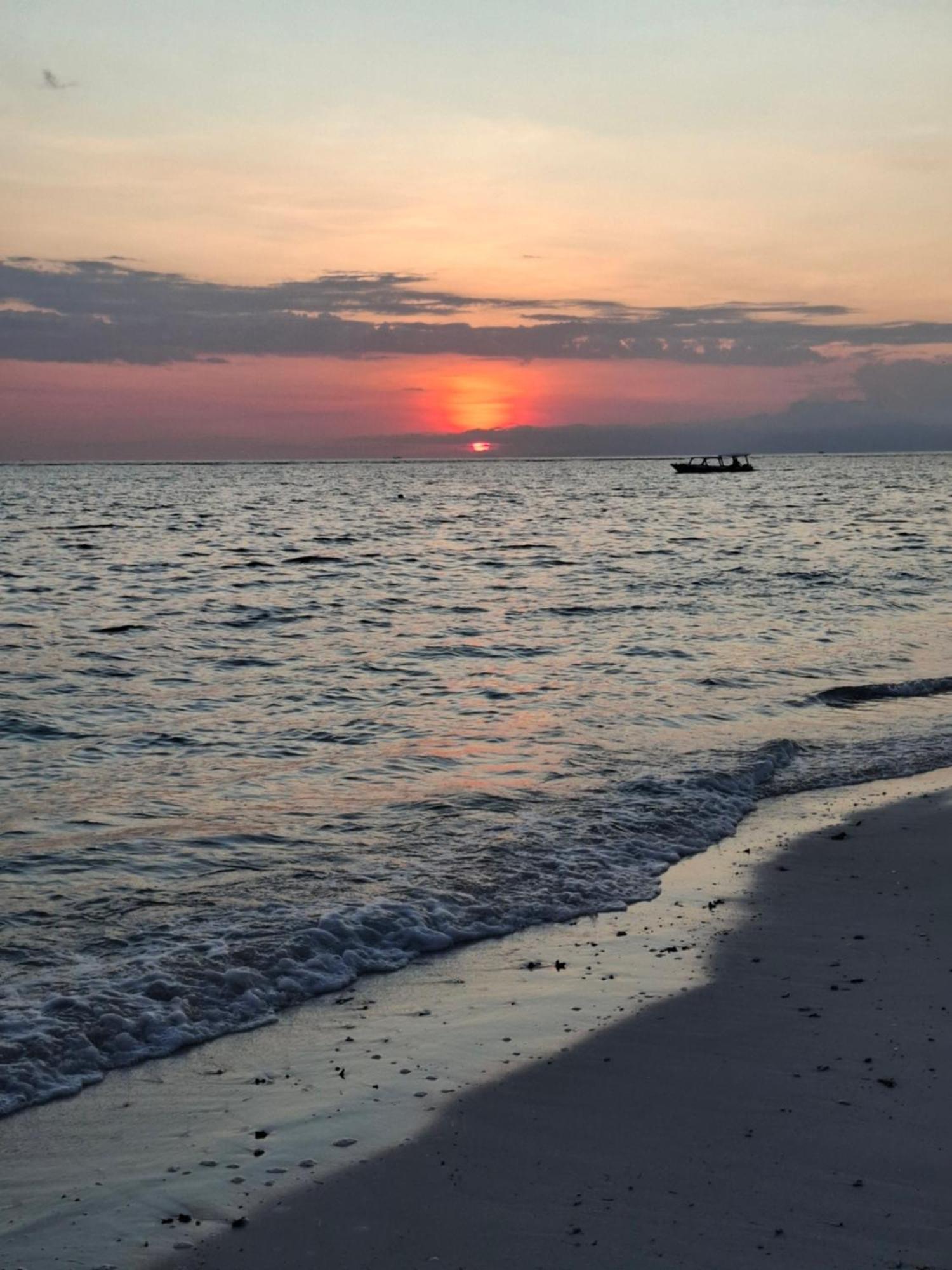 Mandala Beach Healing Rooms Gili Air Exteriör bild